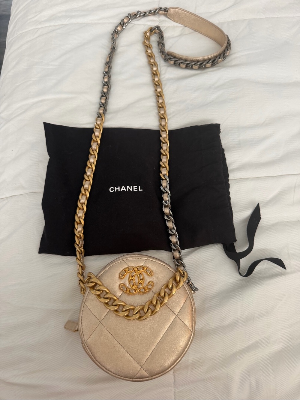 Metallic Lambskin Quilted Chanel 19 Round Clutch With Chain Gold